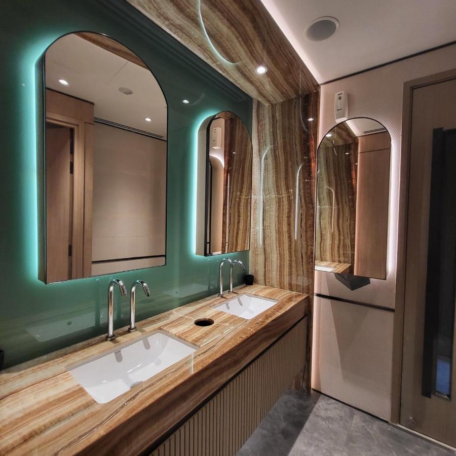 Căn hộ The Marq Luxury District 1 Hcmc 2masterbrs TP. Hồ Chí Minh